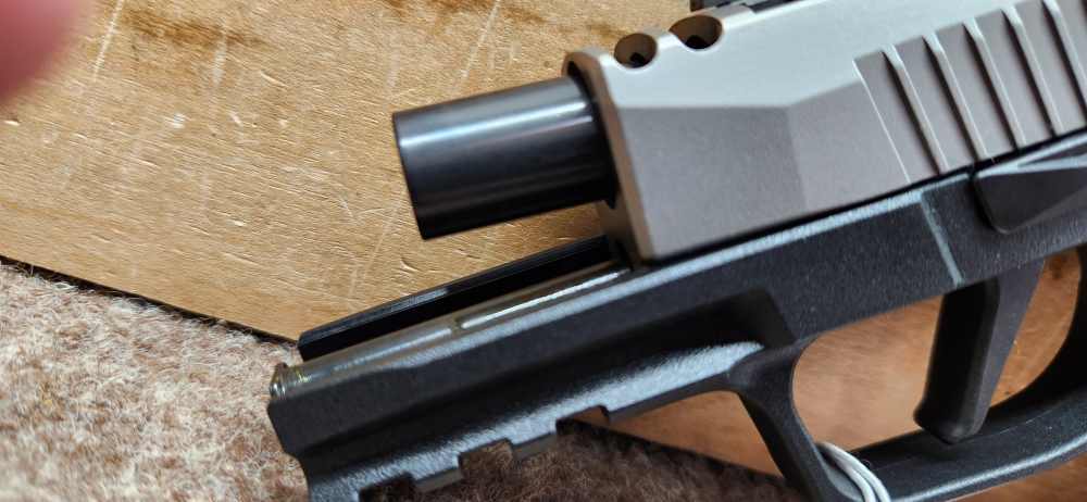 Sig Sauer p365 X Macro Comp 9mm Semi Auto Pistol -img-10