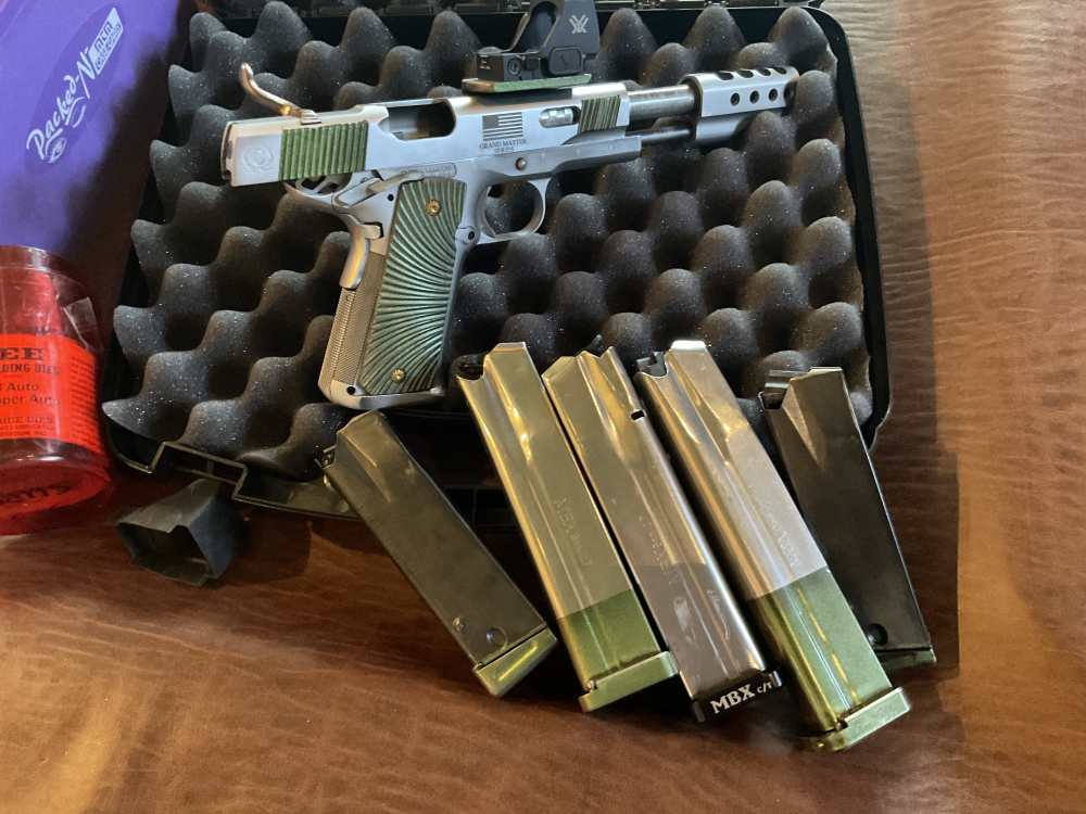 Caspian Custom  Ultimate Racer 38Suer Comp. Vortex Red Dot 5 Mags Ammo!-img-1