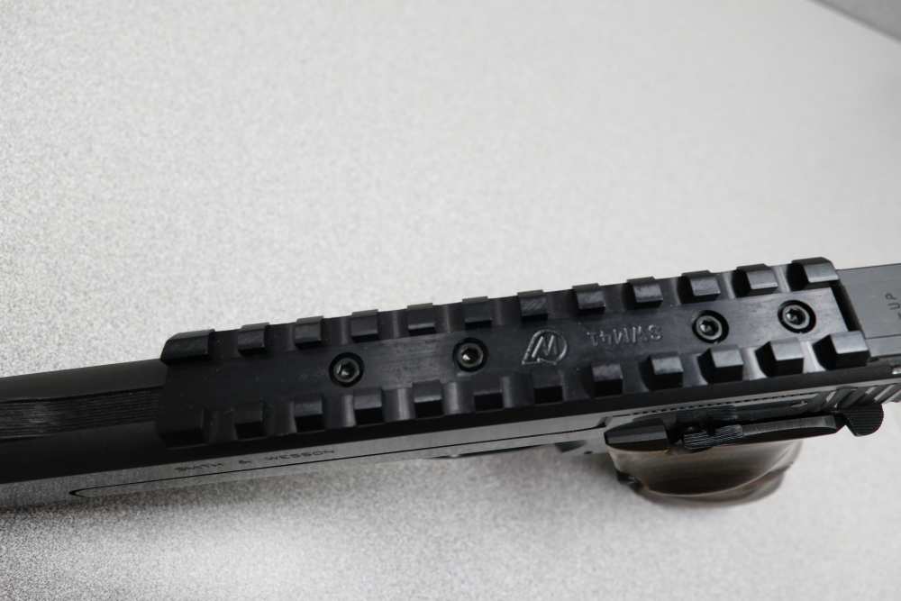 Smith & Wesson Model 41 .22 LR (5-1/2 inch barrel) with Picatinny rail -img-4