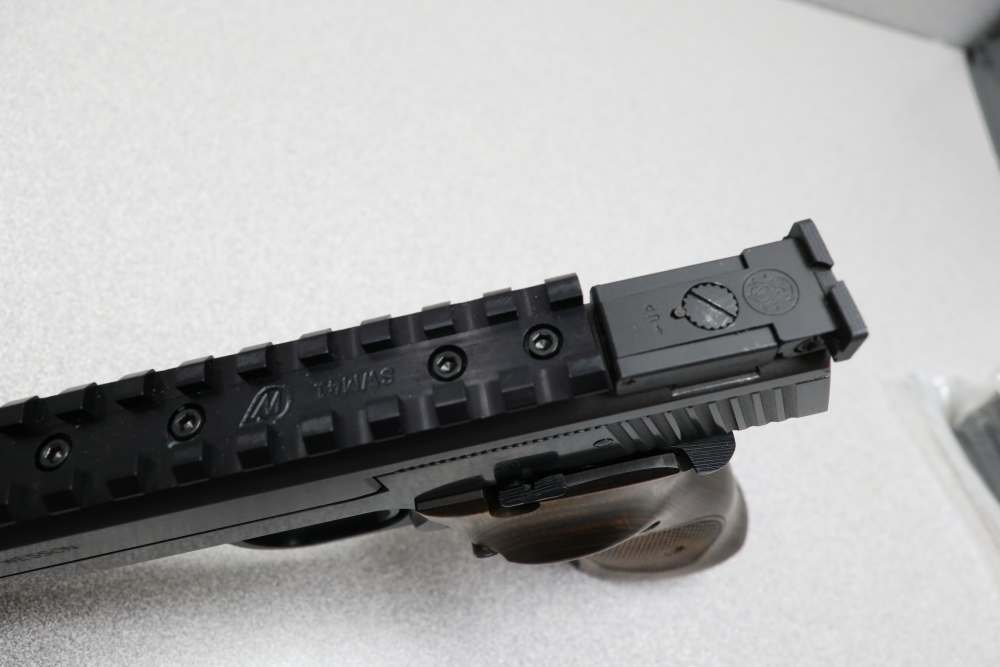 Smith & Wesson Model 41 .22 LR (5-1/2 inch barrel) with Picatinny rail -img-3
