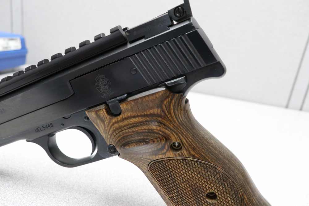 Smith & Wesson Model 41 .22 LR (5-1/2 inch barrel) with Picatinny rail -img-18