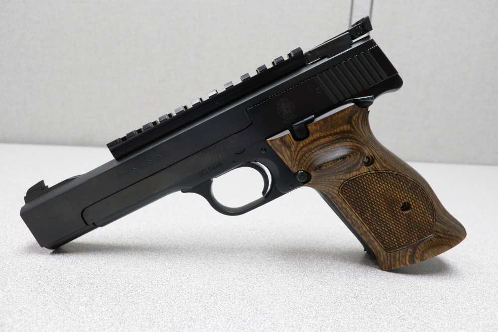 Smith & Wesson Model 41 .22 LR (5-1/2 inch barrel) with Picatinny rail -img-2