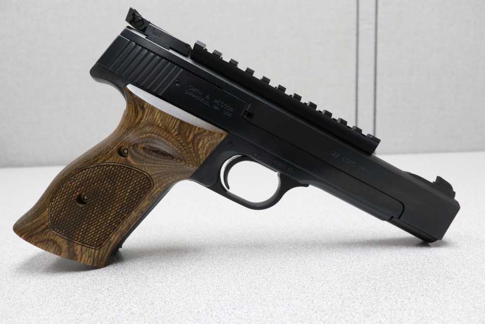 Smith & Wesson Model 41 .22 LR (5-1/2 inch barrel) with Picatinny rail -img-1