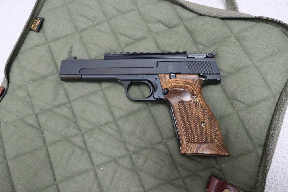 Smith & Wesson Model 41 .22 LR (5-1/2 inch barrel) with Picatinny rail -img-0