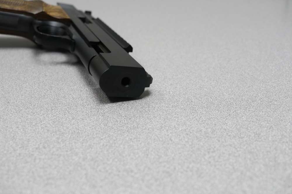 Smith & Wesson Model 41 .22 LR (5-1/2 inch barrel) with Picatinny rail -img-21