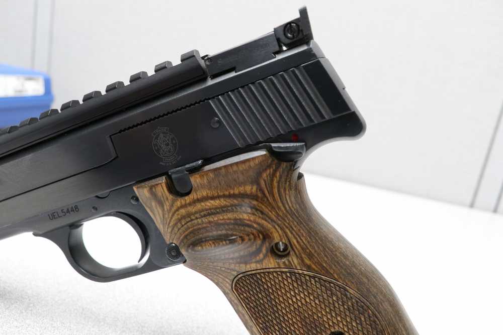 Smith & Wesson Model 41 .22 LR (5-1/2 inch barrel) with Picatinny rail -img-19