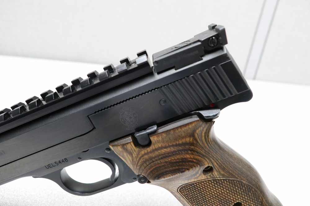 Smith & Wesson Model 41 .22 LR (5-1/2 inch barrel) with Picatinny rail -img-17