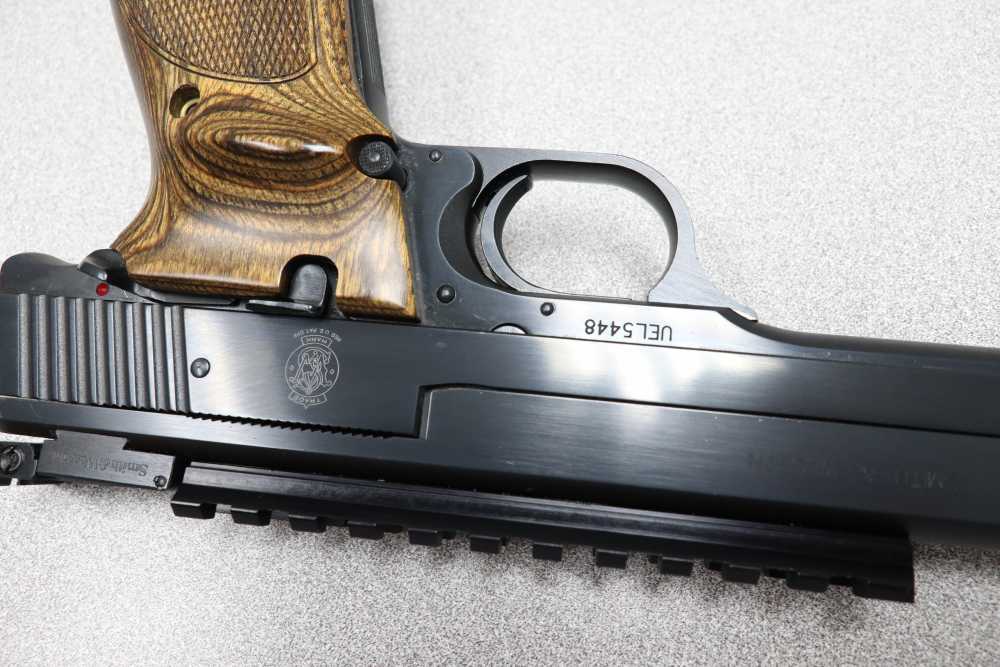 Smith & Wesson Model 41 .22 LR (5-1/2 inch barrel) with Picatinny rail -img-7
