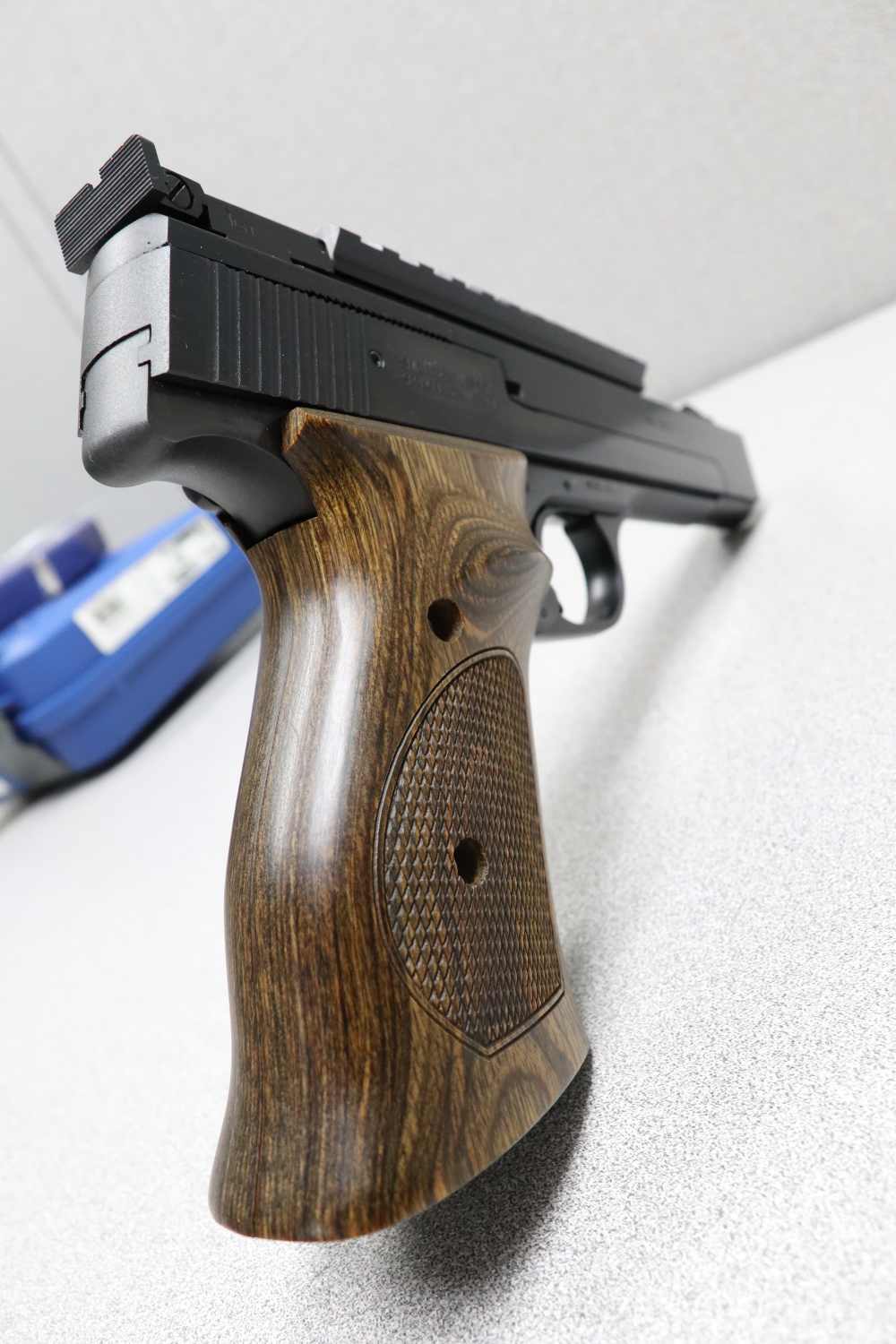 Smith & Wesson Model 41 .22 LR (5-1/2 inch barrel) with Picatinny rail -img-15