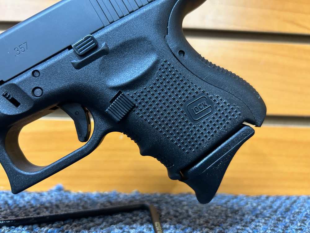 RARE Glock 33 Gen 4 .357 Sig with 3 Mags + Extras -img-4