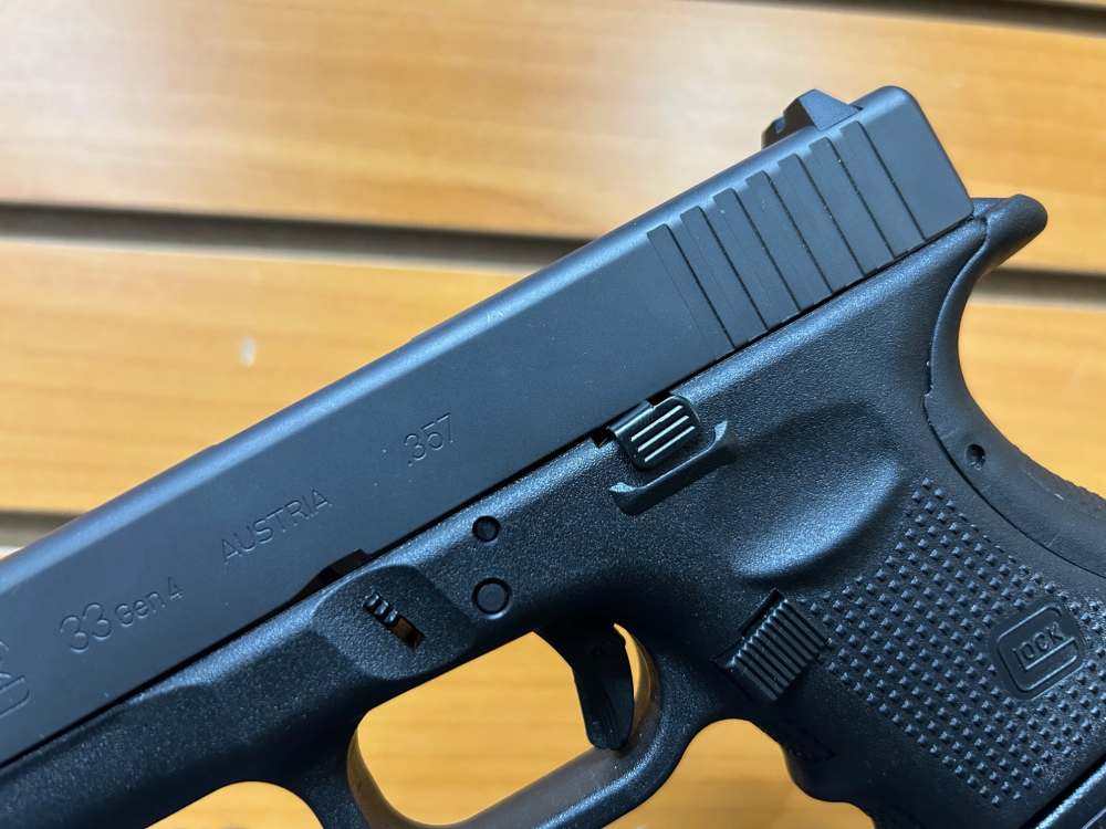RARE Glock 33 Gen 4 .357 Sig with 3 Mags + Extras -img-3