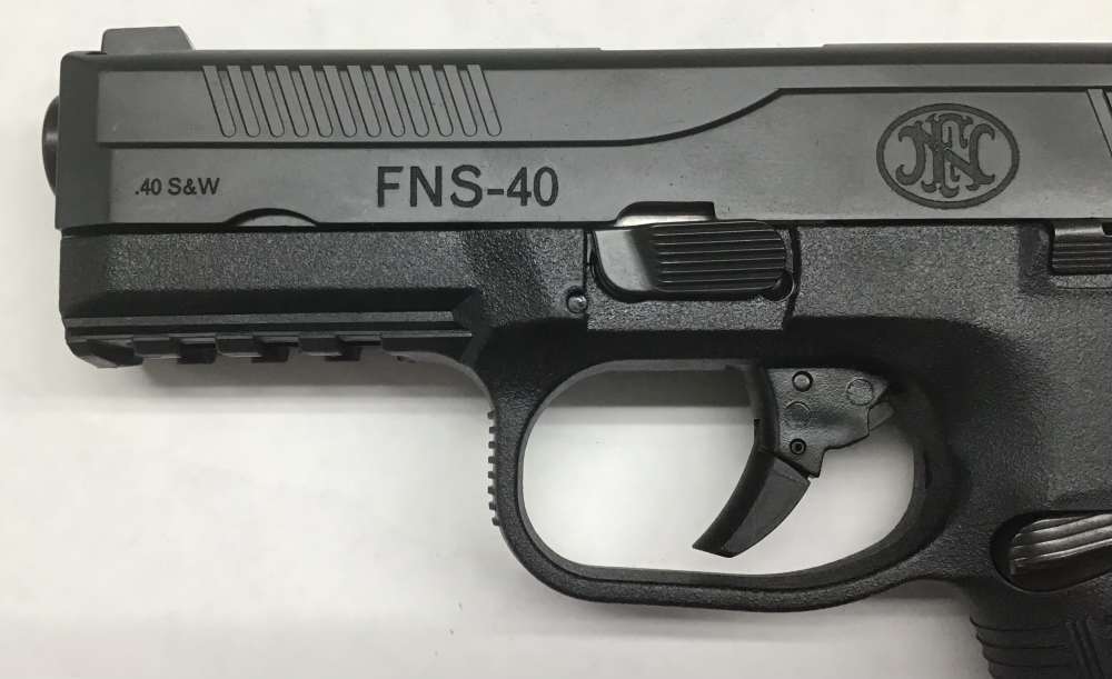 FNH Semi-Automatic Pistol Model: FNS-40 Caliber: .40 S&W-img-3