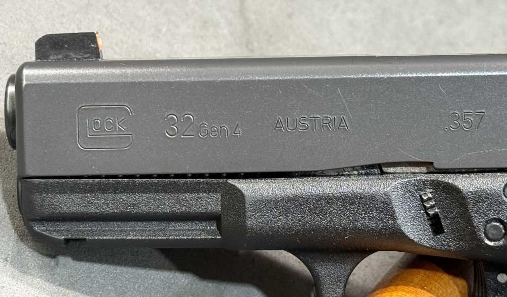 USED Glock 32 Gen 4 357 Sig Austria 3 Mags Original Case XS Night Sights-img-2