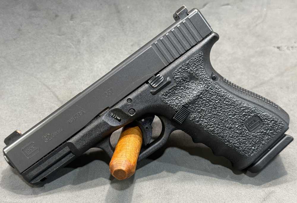 USED Glock 32 Gen 4 357 Sig Austria 3 Mags Original Case XS Night Sights-img-1