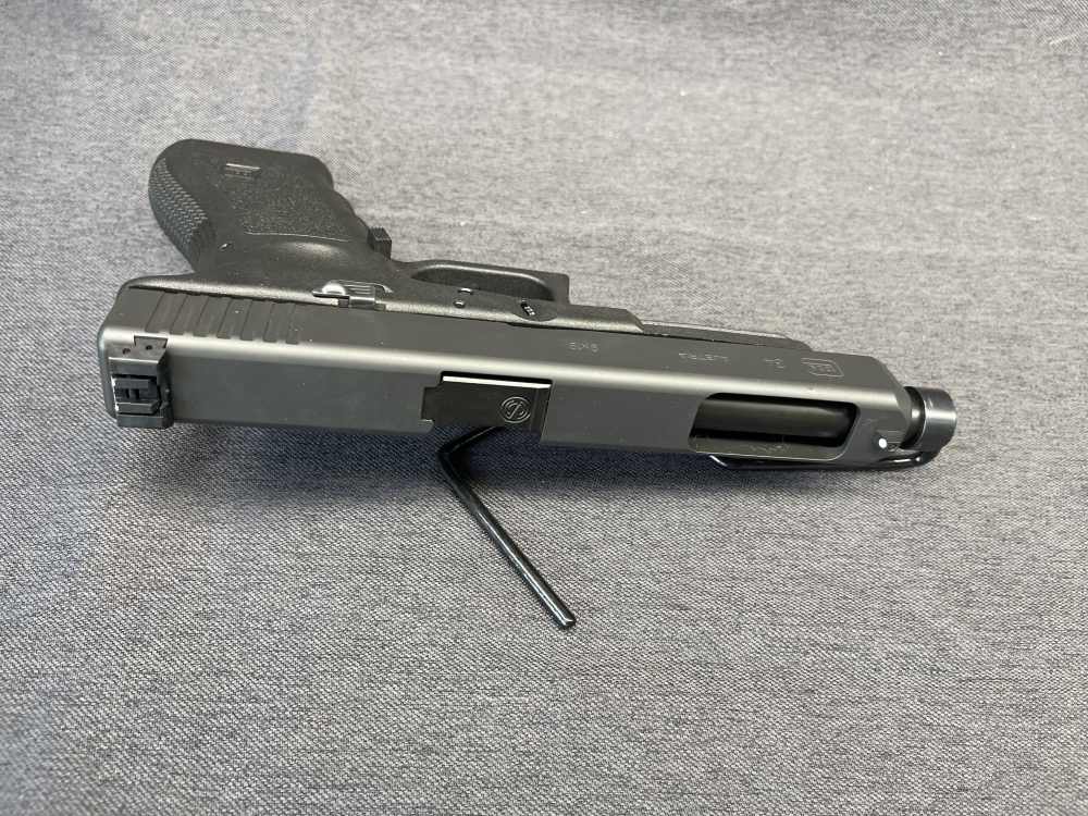 Glock 34 (Gen 3) Threaded Barrel Package 9mm *Penny Start*-img-4