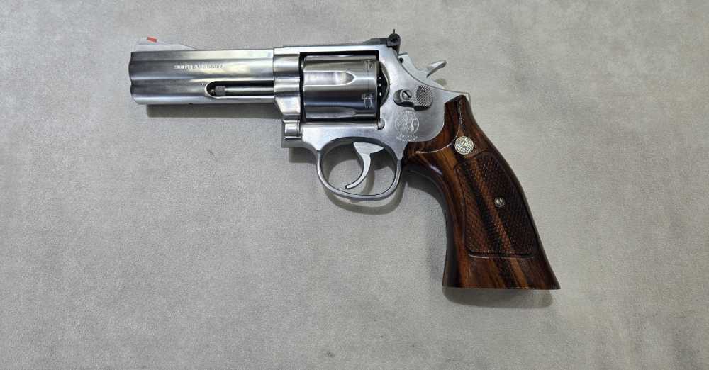 Smith and Wesson 686-1 357 Magnum Revolver Pre Lock 4" Barrel Excellent -img-0