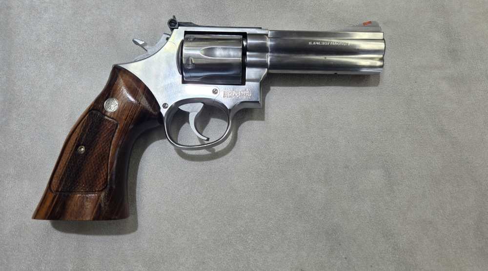 Smith and Wesson 686-1 357 Magnum Revolver Pre Lock 4" Barrel Excellent -img-1