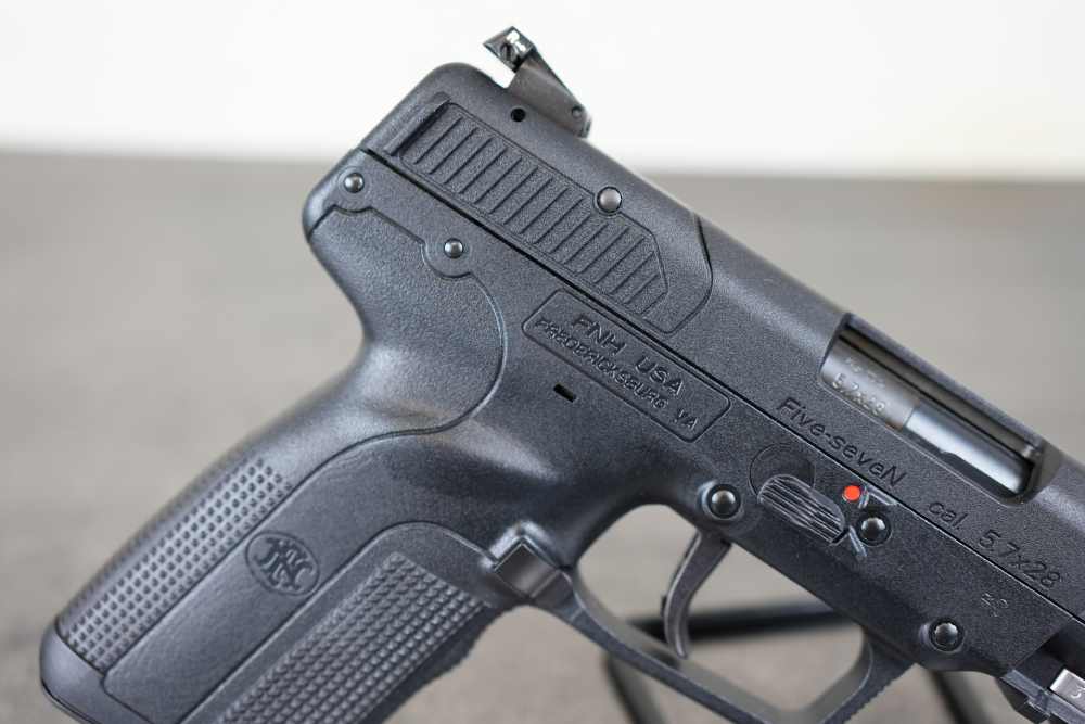 FN Five-seveN Mk II – 5.7x28mm | 3× 20-Round Magazines - Excellent Cond.-img-8