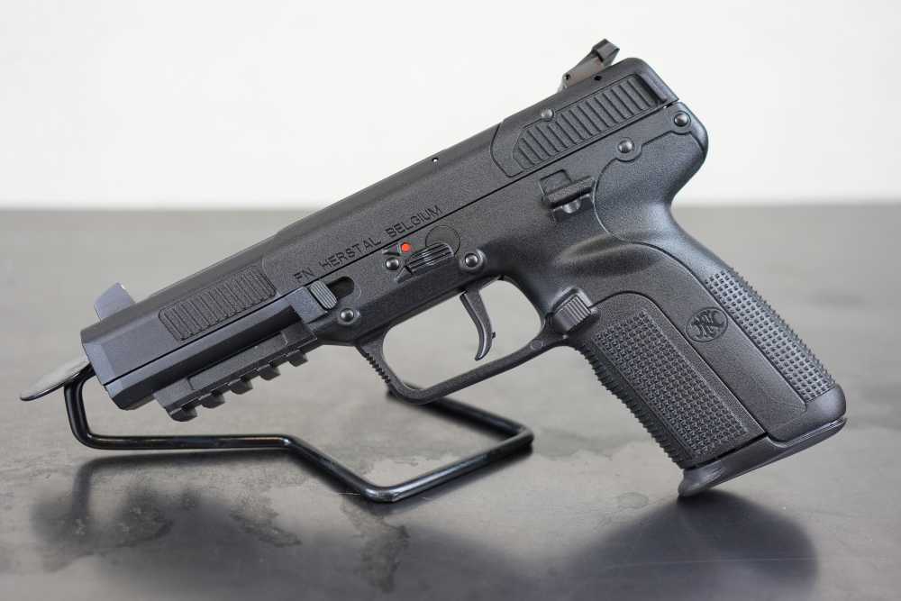 FN Five-seveN Mk II – 5.7x28mm | 3× 20-Round Magazines - Excellent Cond.-img-0