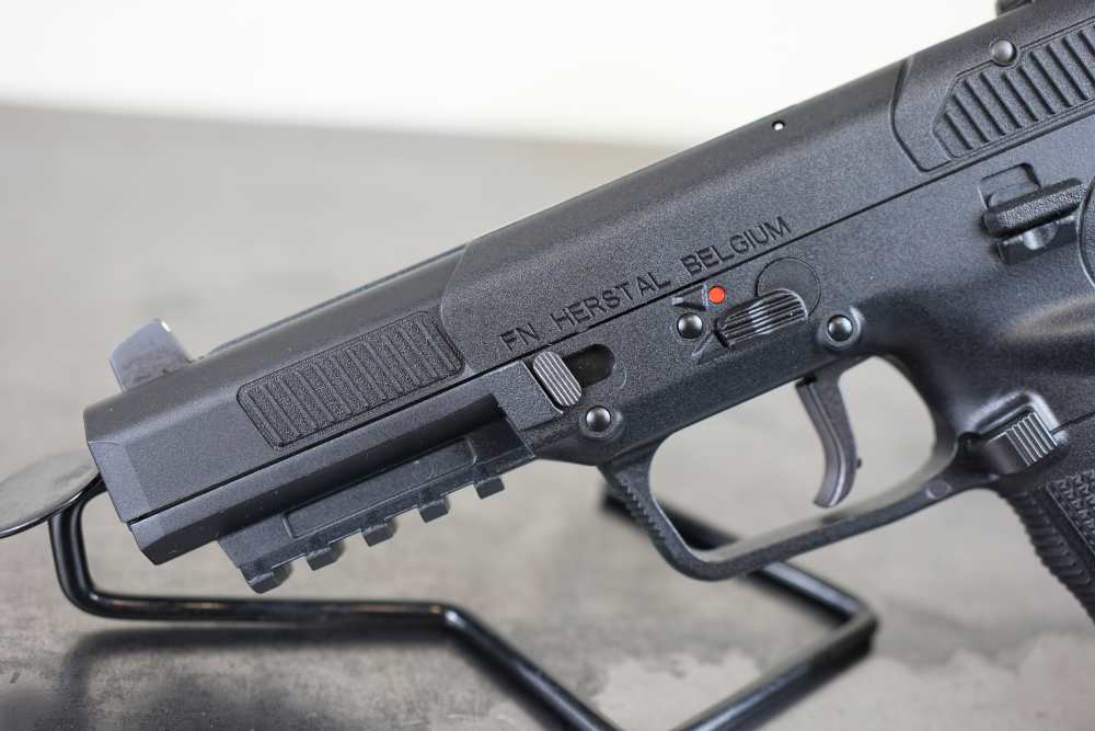 FN Five-seveN Mk II – 5.7x28mm | 3× 20-Round Magazines - Excellent Cond.-img-3
