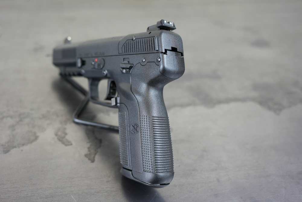 FN Five-seveN Mk II – 5.7x28mm | 3× 20-Round Magazines - Excellent Cond.-img-4