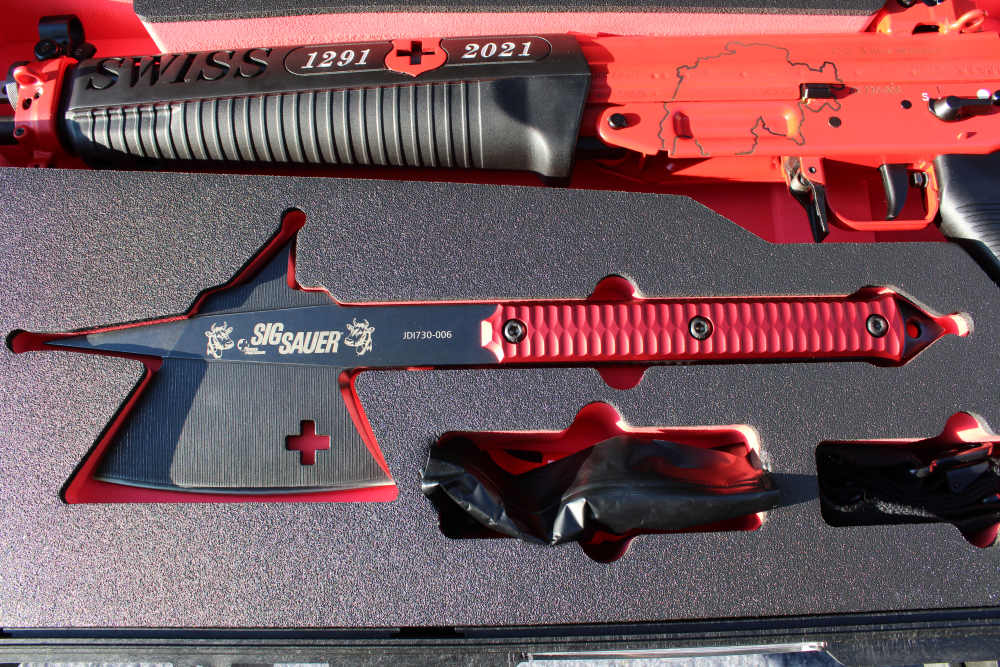 NIB Import Swiss 730th Anniversary Set SIG SG551 Pistol Sight Axe Case&More-img-4