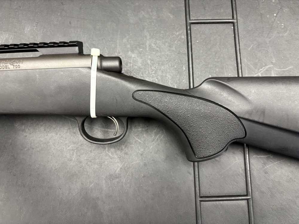 REMINGTON 700 BOLT ACTION 6.5 CREEDMOOR RIFLE. NO RESERVE -img-2