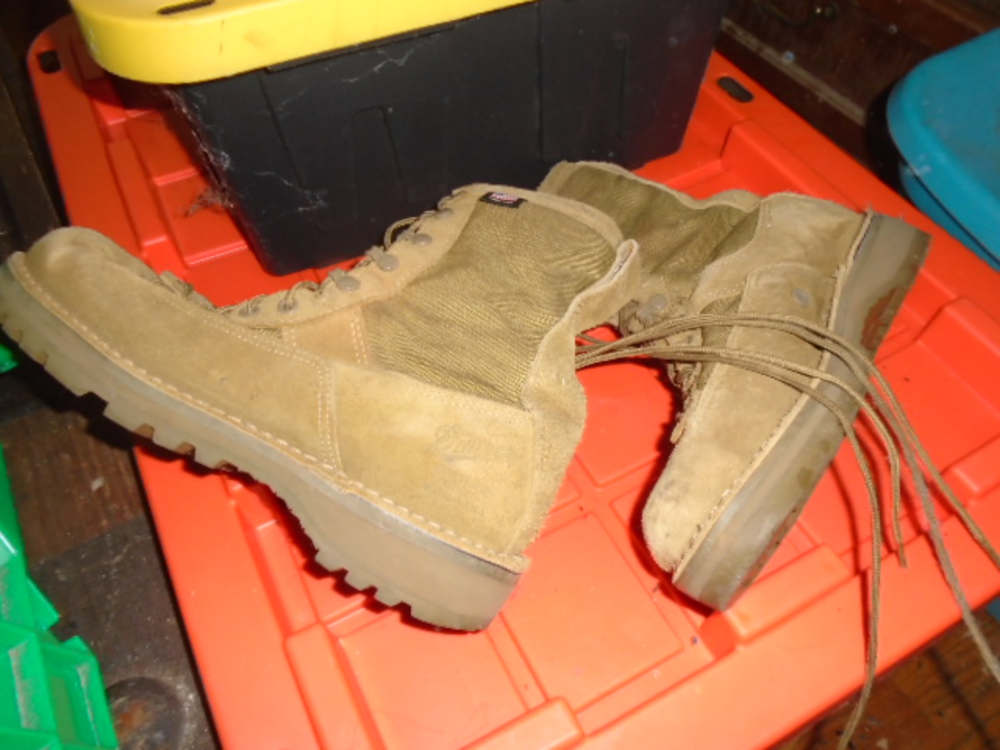 USGI Gulf War Boots  size 7-img-1