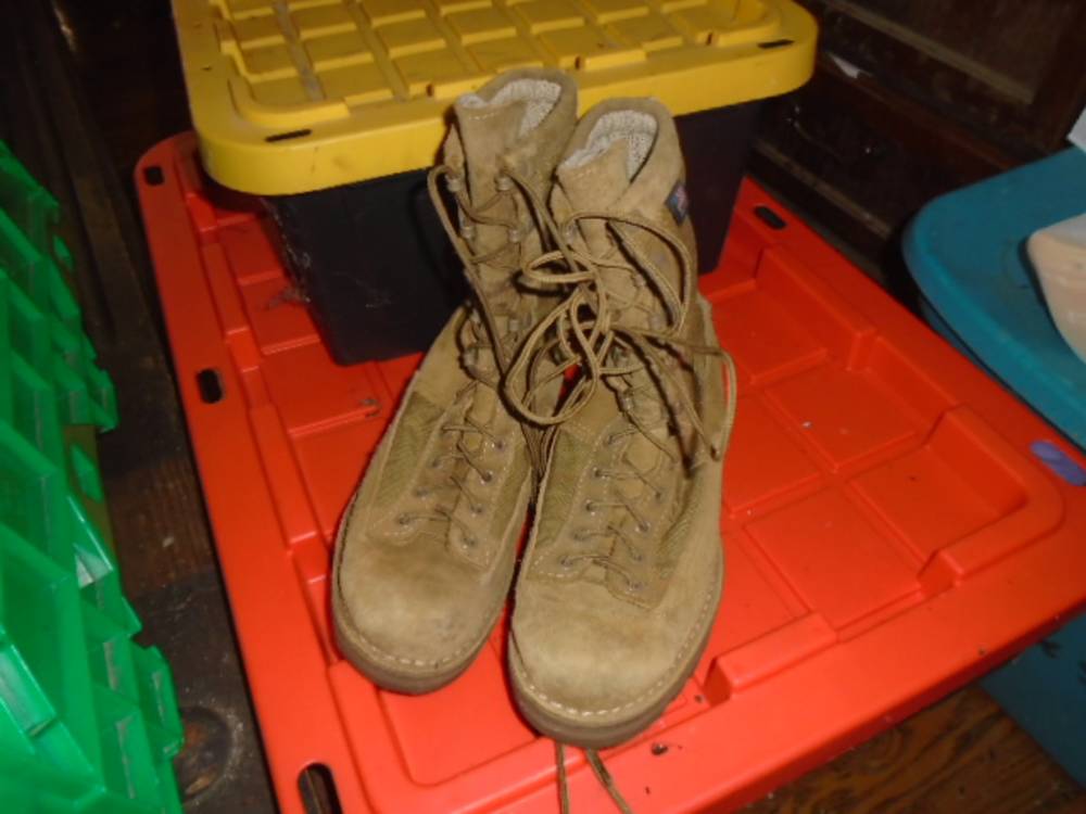 USGI Gulf War Boots  size 7-img-0