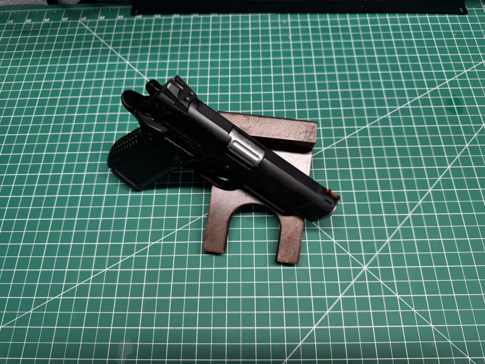 Wilson Combat SFT9 Double-Stack W lightrail and Ambi Safety with 4 mags-img-3