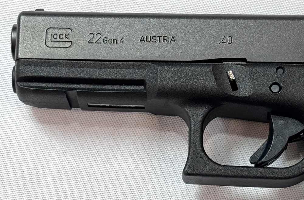 Glock 22 GEN 4 Pistol, 40S&W, 4.48" Barrel, 2x15 Round Magazines, Nice!-img-2