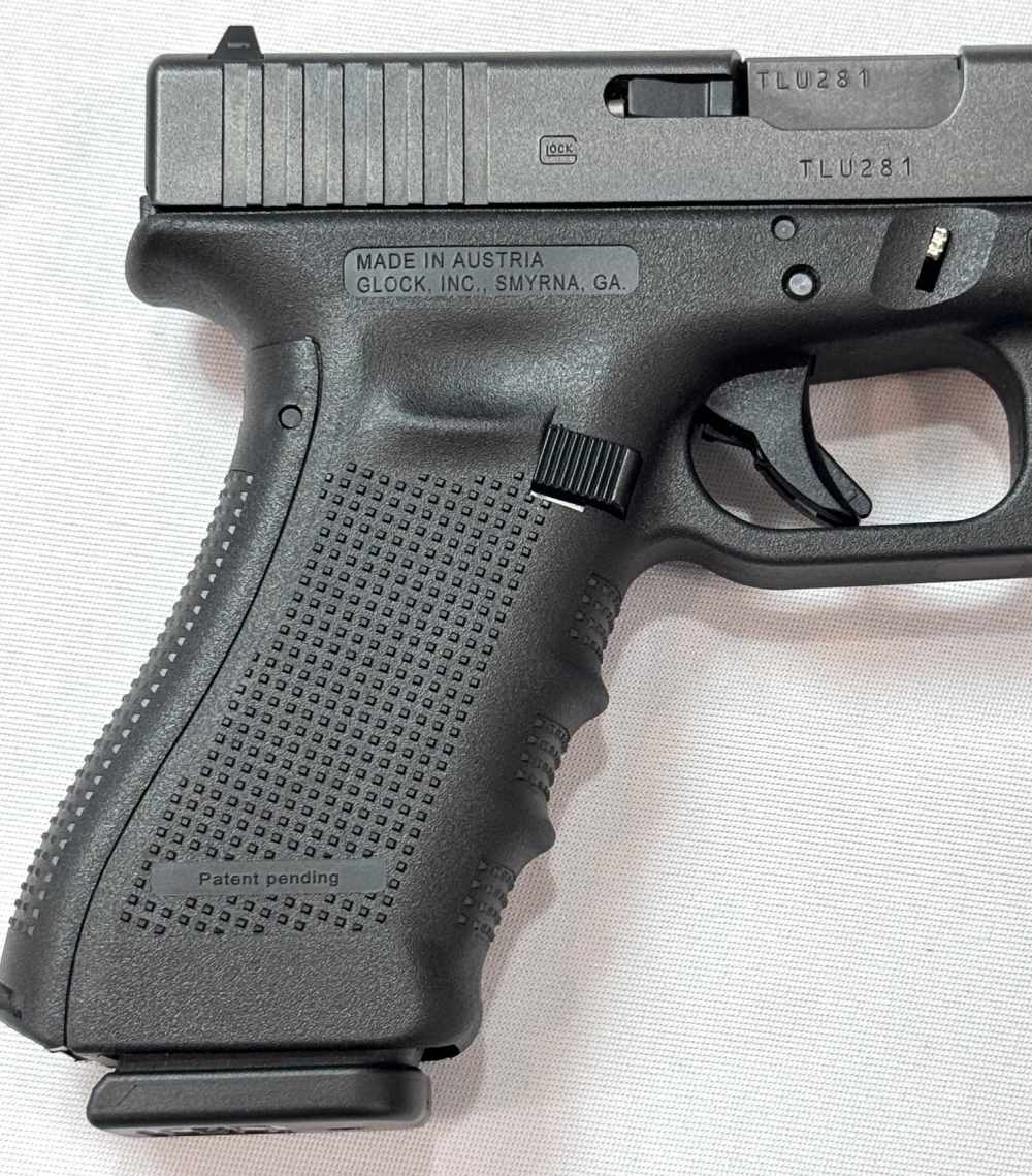 Glock 22 GEN 4 Pistol, 40S&W, 4.48" Barrel, 2x15 Round Magazines, Nice!-img-4