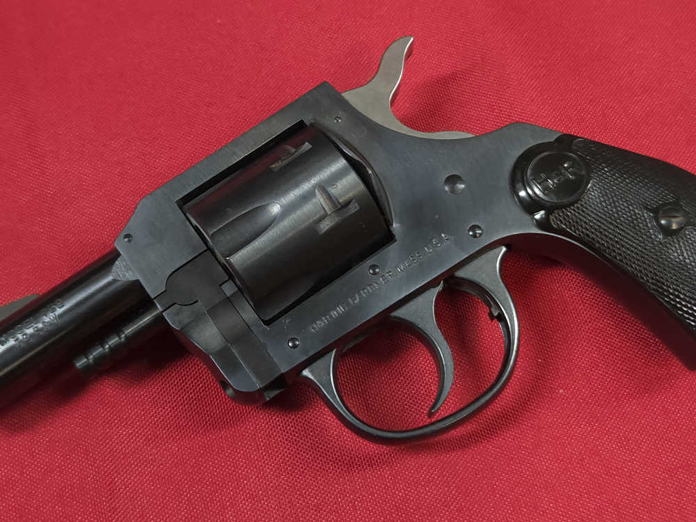 H&R Harrington Richardson Model 732 32 S&W DA Revolver Minty-img-6