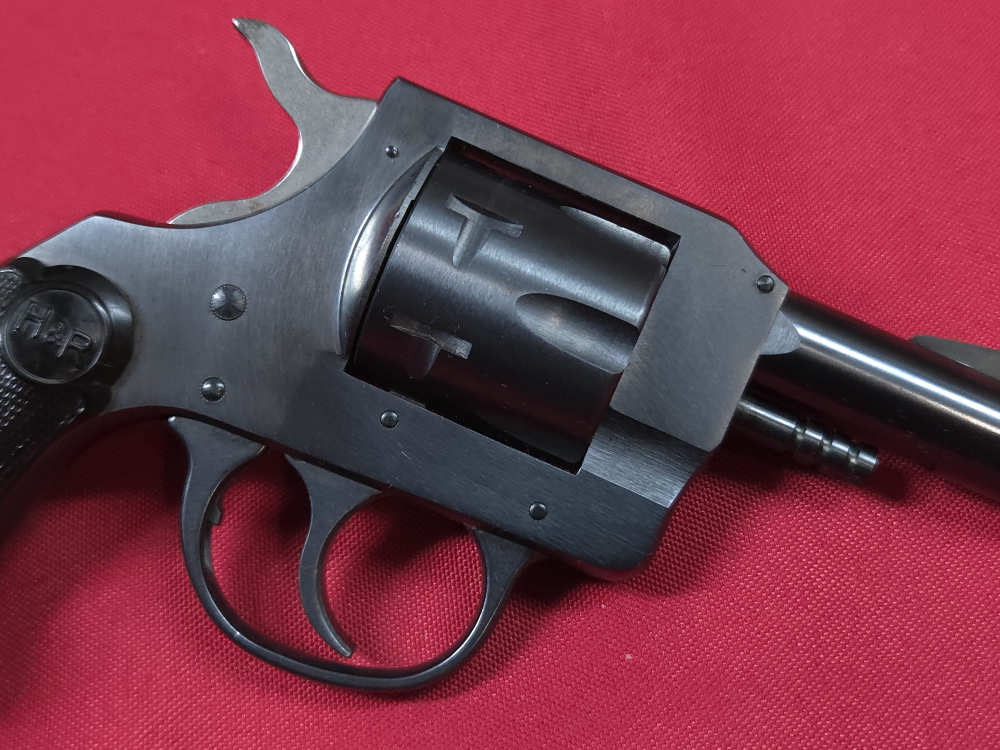 H&R Harrington Richardson Model 732 32 S&W DA Revolver Minty-img-3