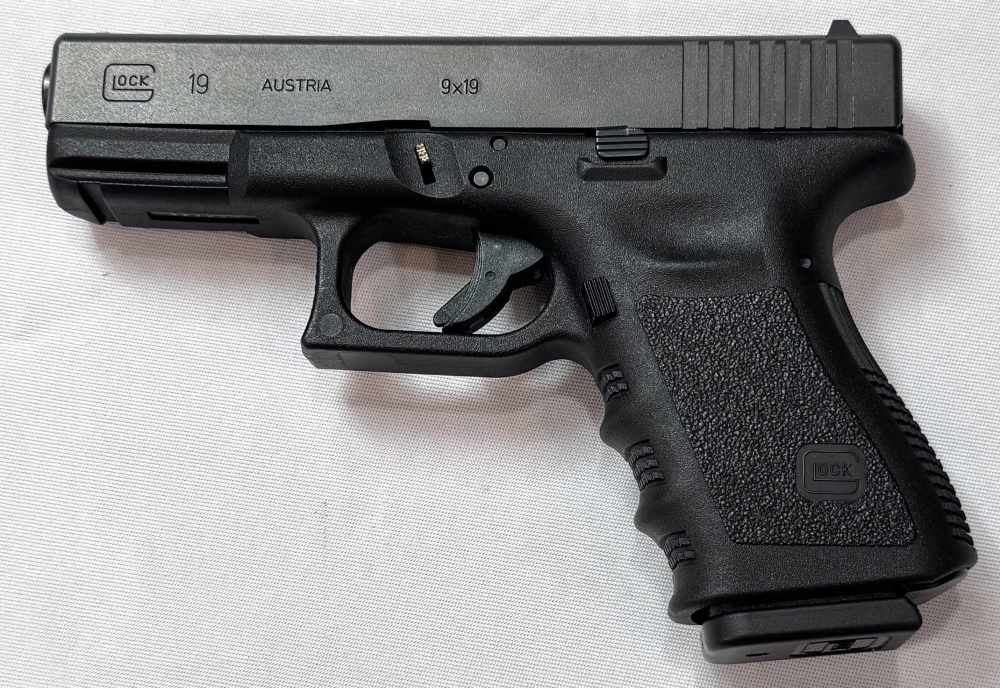 Glock 19 GEN 3 Pistol, 9mm, 4" Barrel, SIX Magazines!  Clean!-img-0