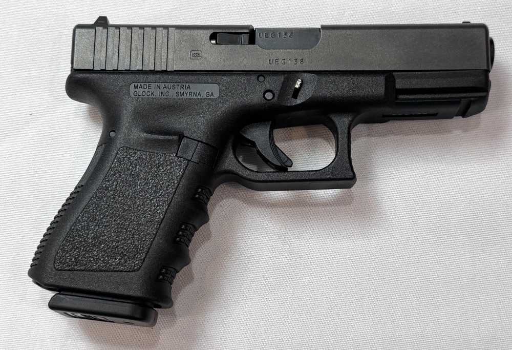 Glock 19 GEN 3 Pistol, 9mm, 4" Barrel, SIX Magazines!  Clean!-img-3