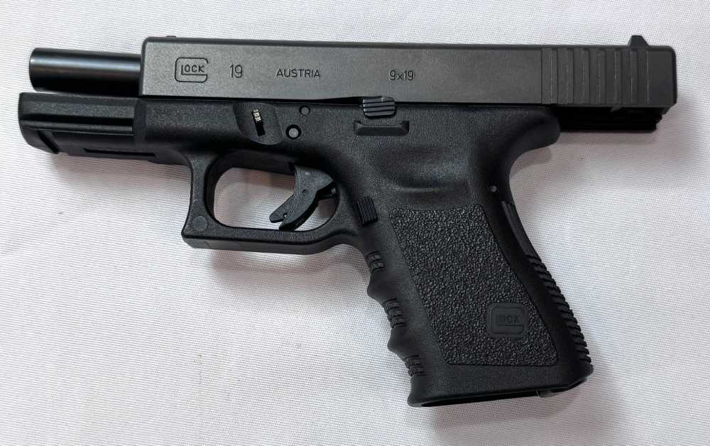 Glock 19 GEN 3 Pistol, 9mm, 4" Barrel, SIX Magazines!  Clean!-img-12
