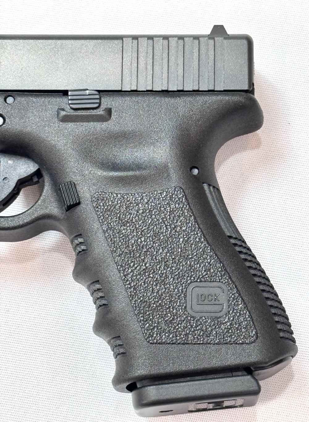 Glock 19 GEN 3 Pistol, 9mm, 4" Barrel, SIX Magazines!  Clean!-img-1