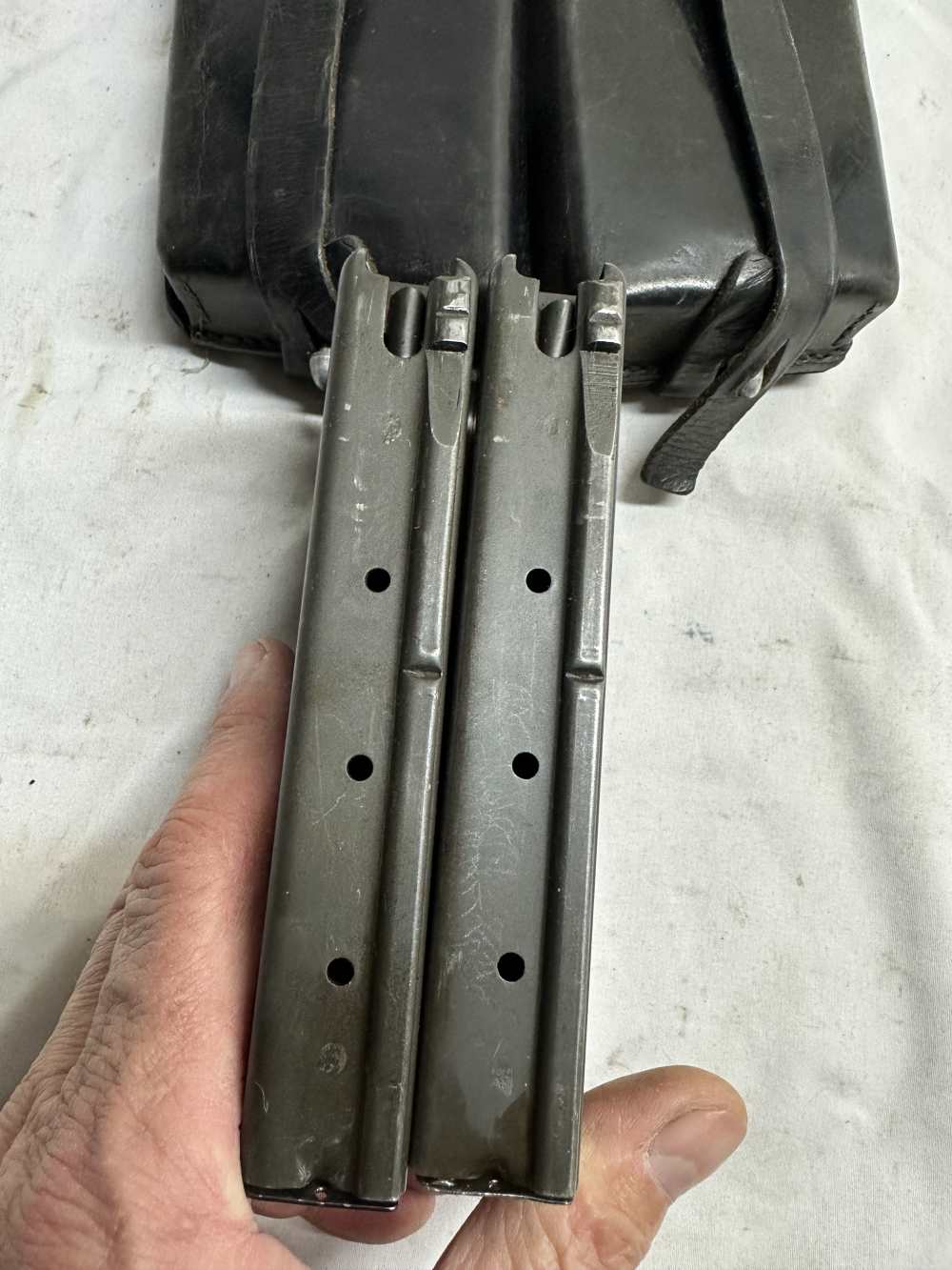 2- FAL STG 58 MAGAZINES WITH WITNESS HOLES IN POUCH-img-1