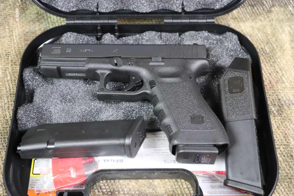 Glock 22 Gen 3 40 S&W in box 3 mags mint 4.5" penny start-img-0