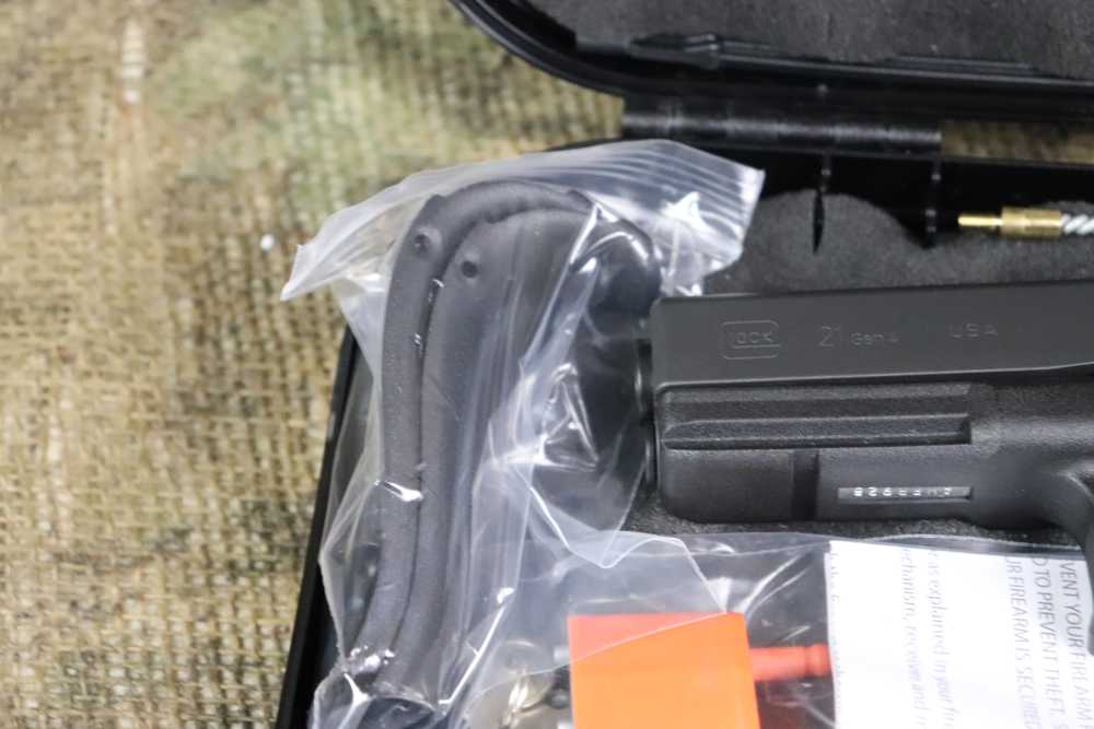Glock 21 Gen 4 45 acp NIB 3 mags semi auto penny start-img-2