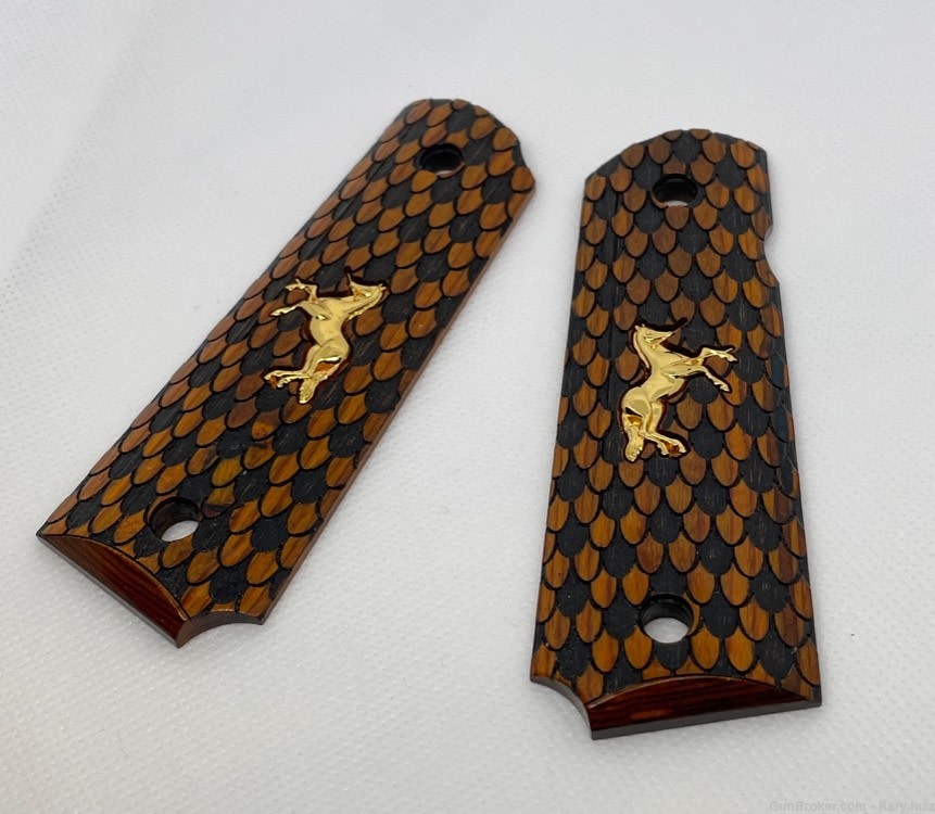 COLT 1911 BLACK/TAN WOOD GRIPS WITH GOLD COLT-img-1