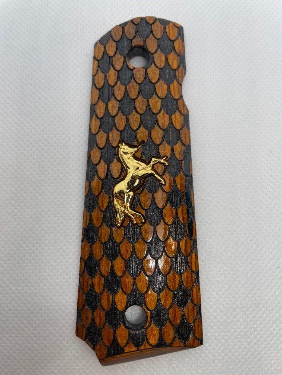 COLT 1911 BLACK/TAN WOOD GRIPS WITH GOLD COLT-img-2