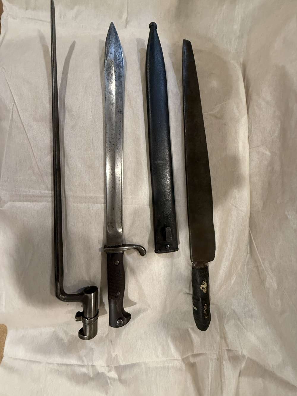 Us and others Bayonets and machete -img-0