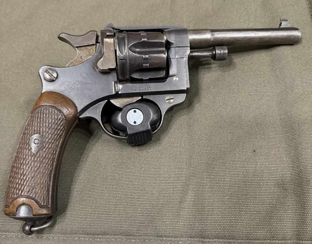St. Etienne Model 1892 revolver-img-0