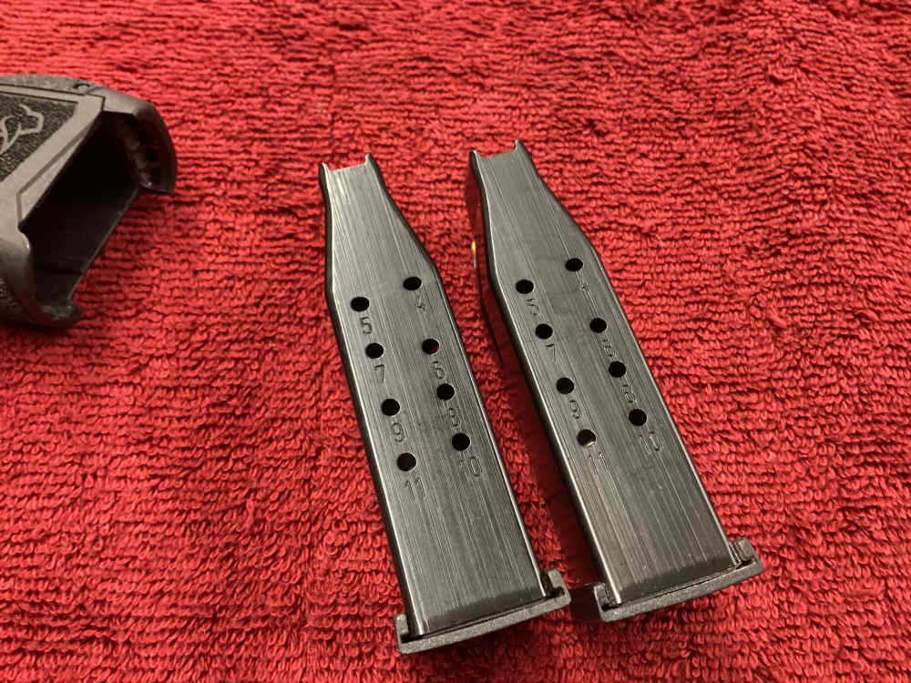 Taurus GX4 9MM 9X19 + 2-11Rnd Magazines - NO CC FEES!-img-6