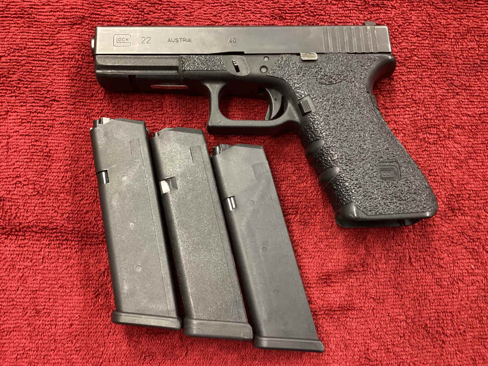 Glock 22 .40 S&W +3-15Rnd Magazines - NO CC FEES!-img-0