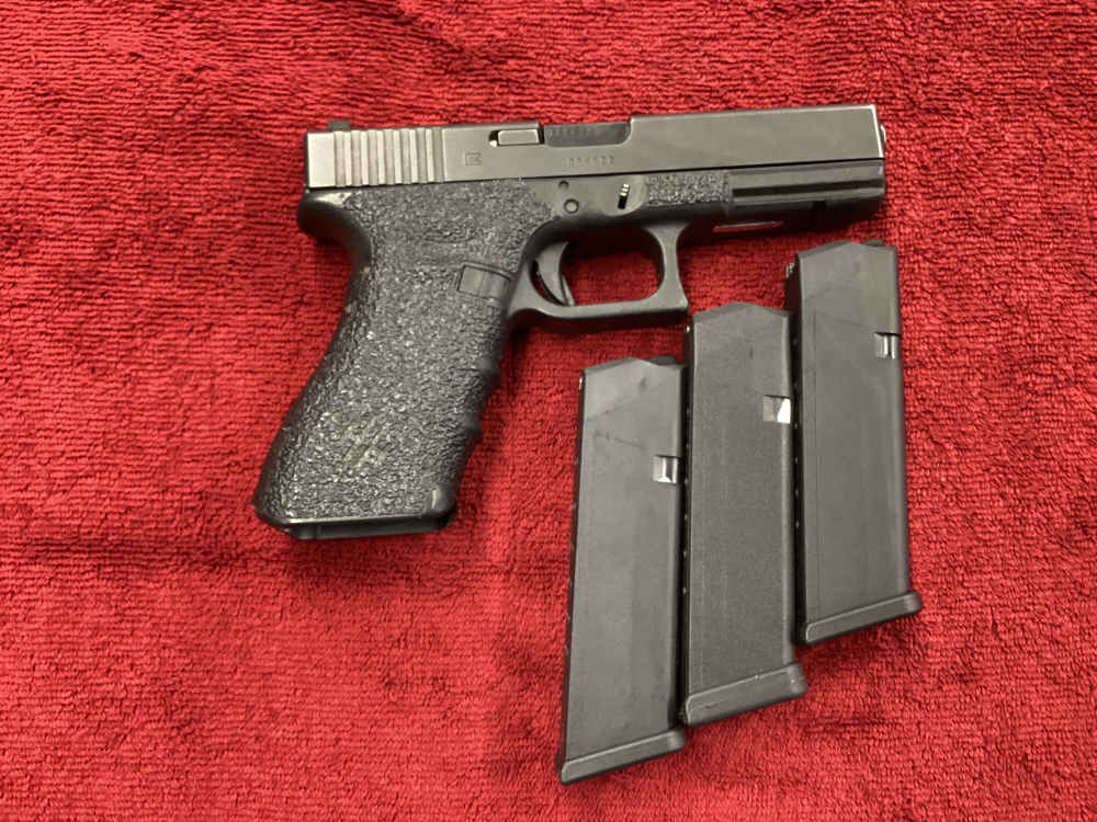 Glock 22 .40 S&W +3-15Rnd Magazines - NO CC FEES!-img-1