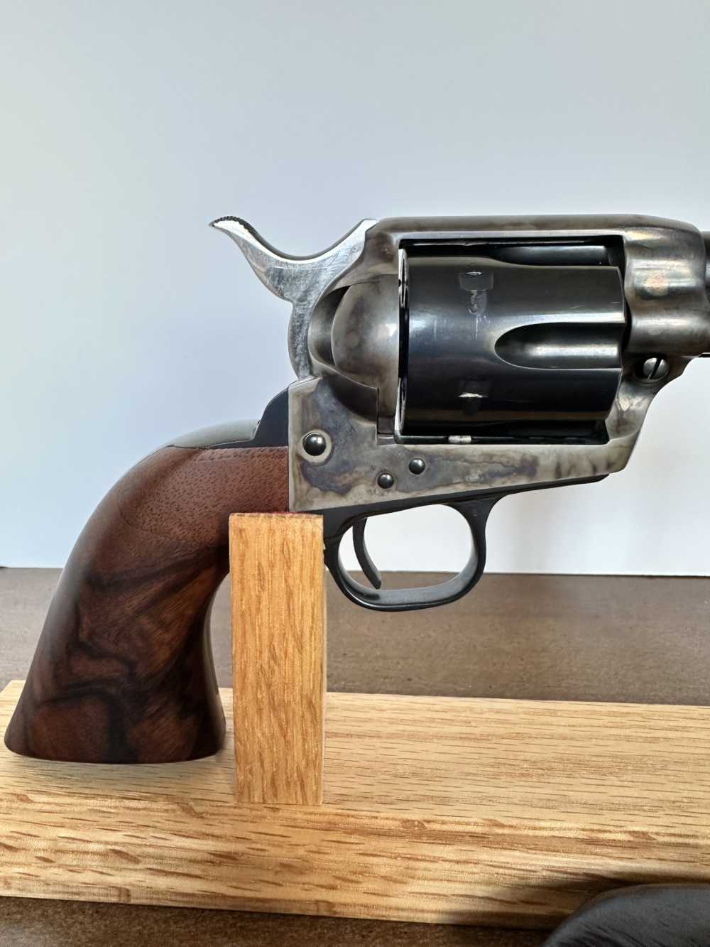 Colt SAA 38sp Blue 5.5in barrel 2nd Gen -img-1