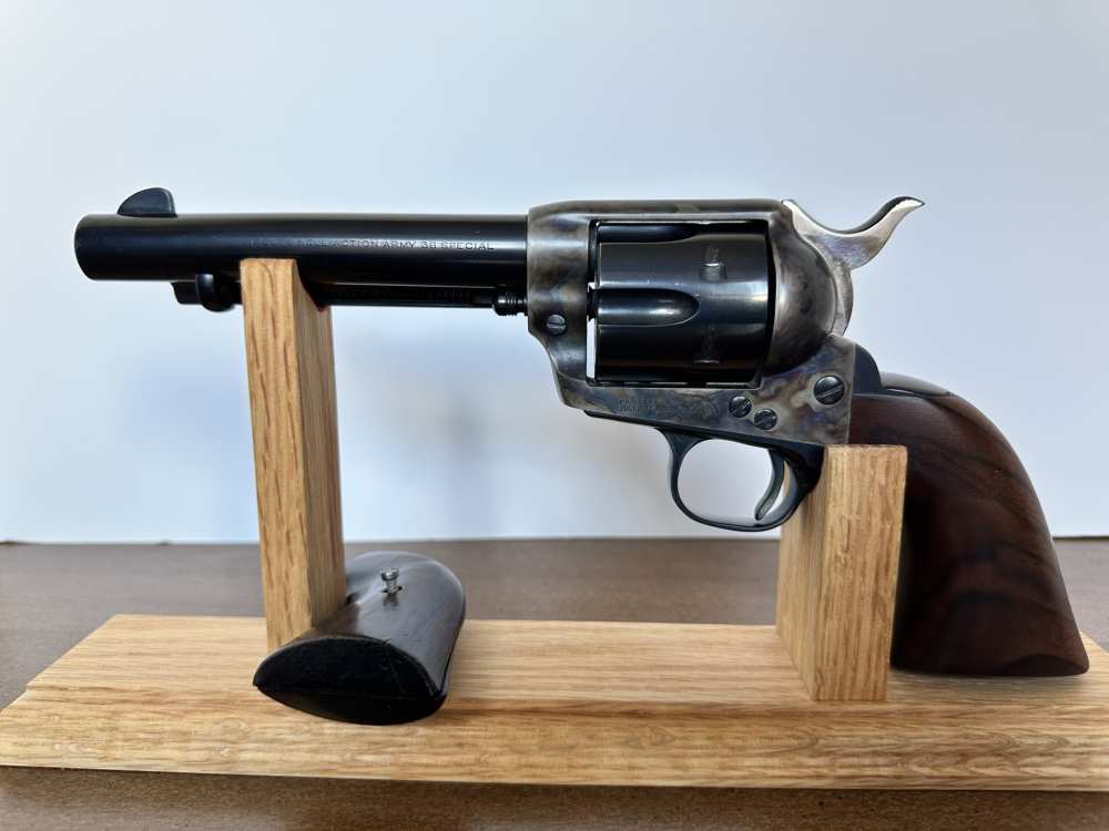 Colt SAA 38sp Blue 5.5in barrel 2nd Gen -img-2